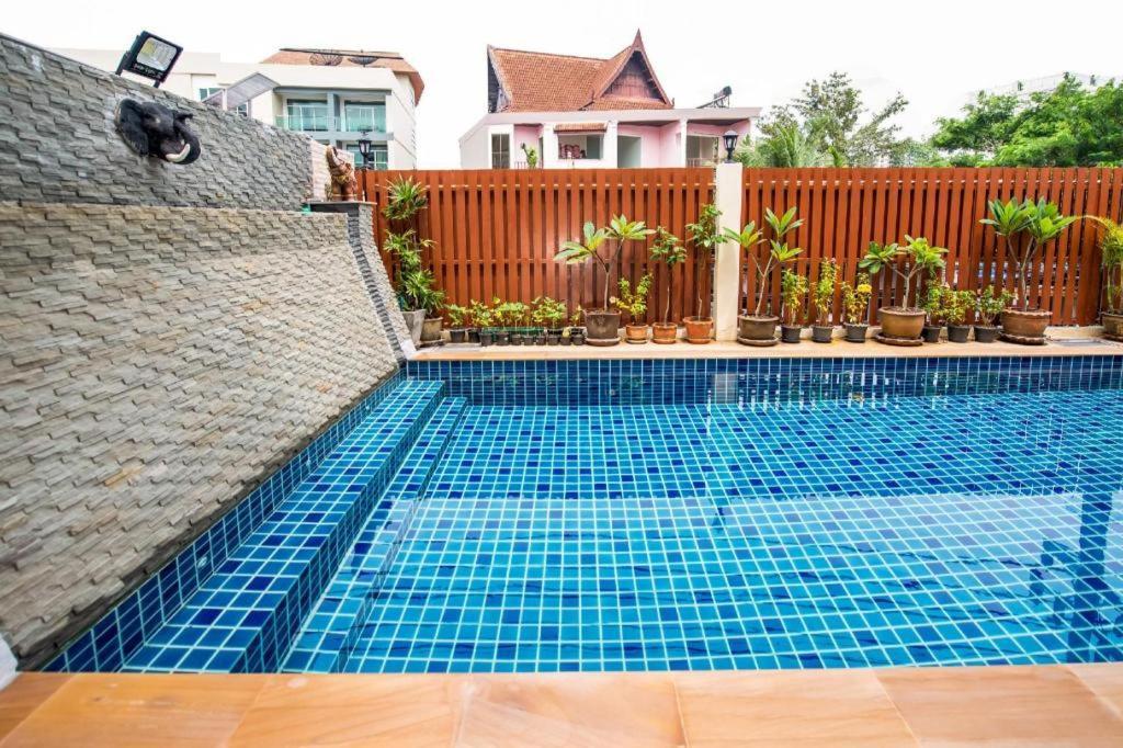 Oyo 343 Wanna Marine Otel Patong Dış mekan fotoğraf