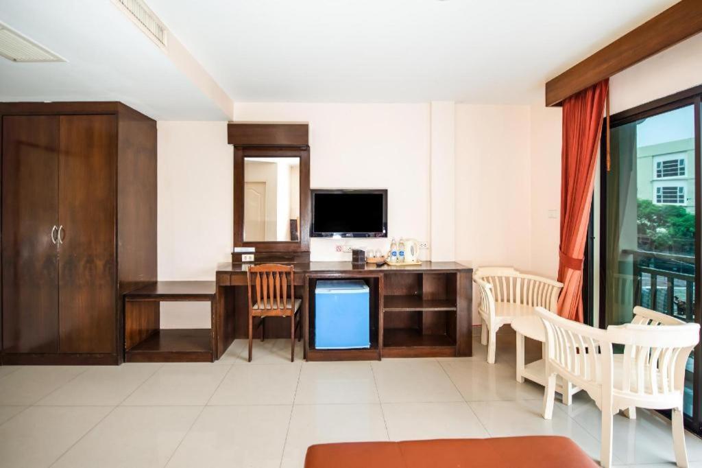 Oyo 343 Wanna Marine Otel Patong Dış mekan fotoğraf