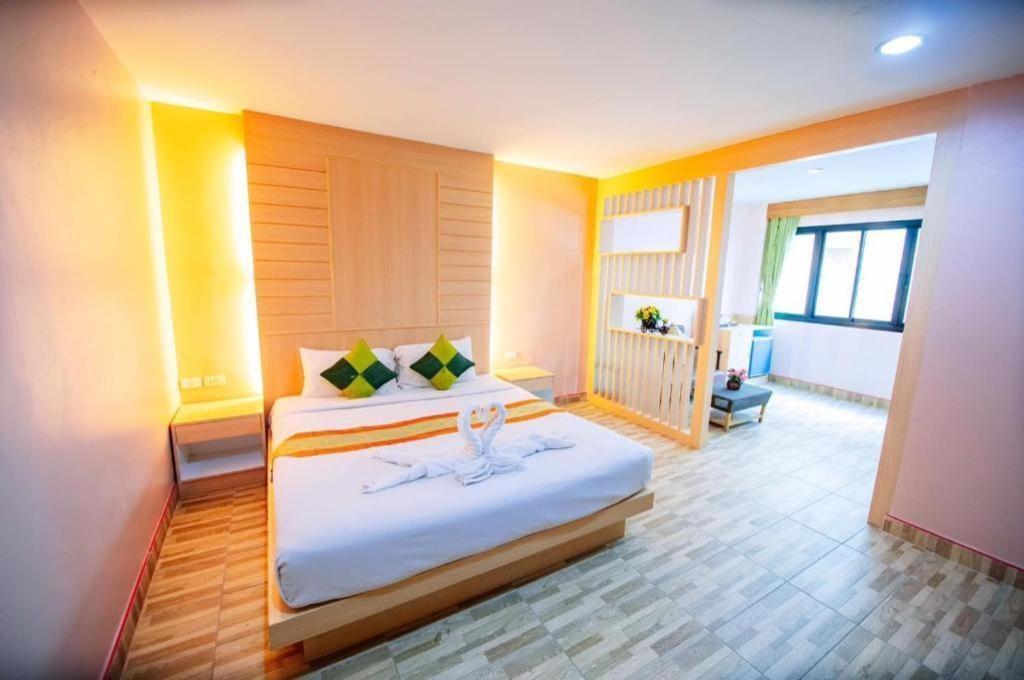 Oyo 343 Wanna Marine Otel Patong Dış mekan fotoğraf